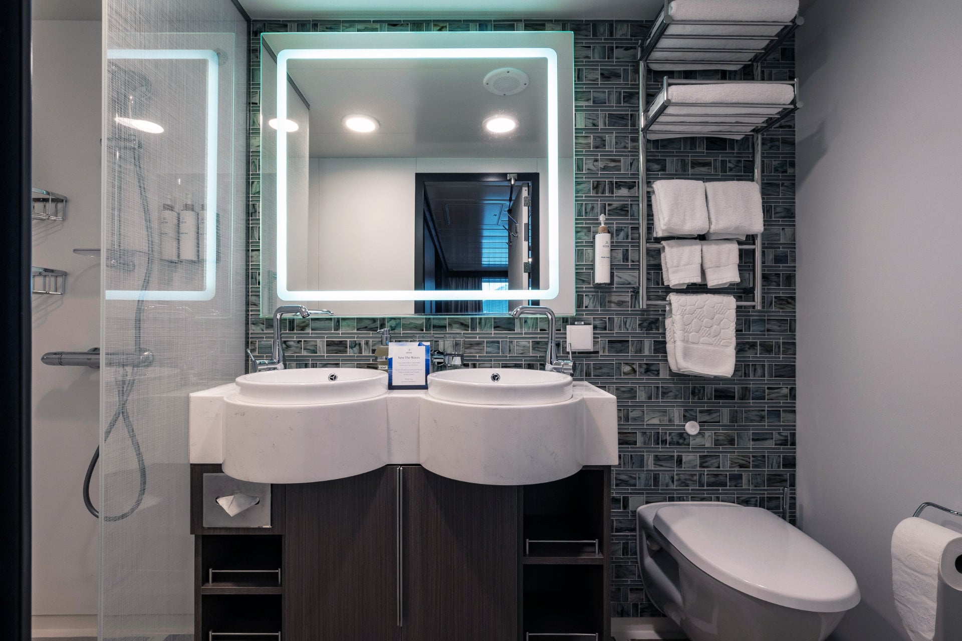 Sylvia_Earle_-_Captains_Suite_420_Richard_IAnson