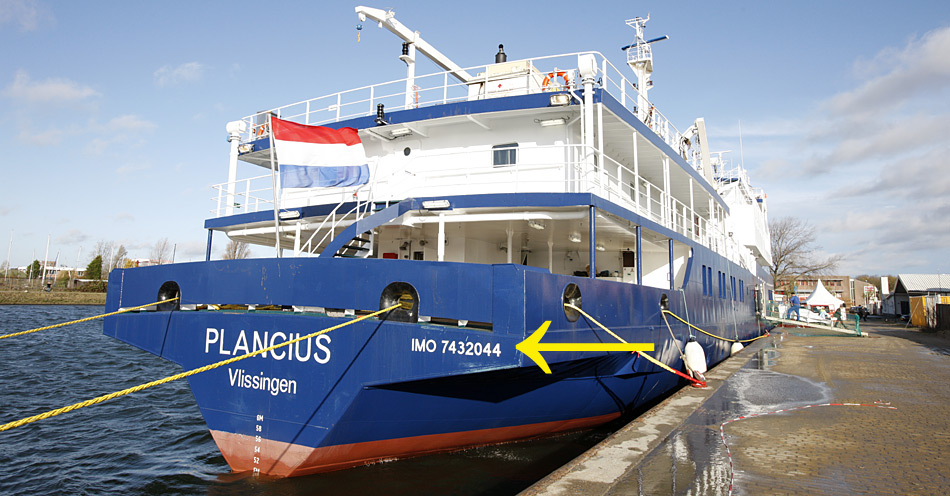 Jedes auf den Weltmeeren verkehrende Schiff ist mit dem IMO-Code versehen, wie die «Plancius» der Reederei Oceanwide Expeditions.